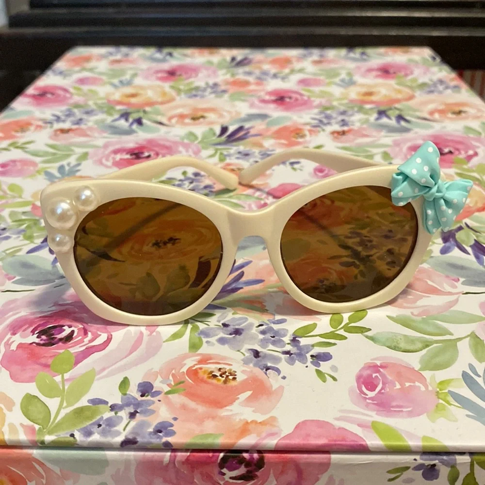 Little girls ivory sunglasses w charms